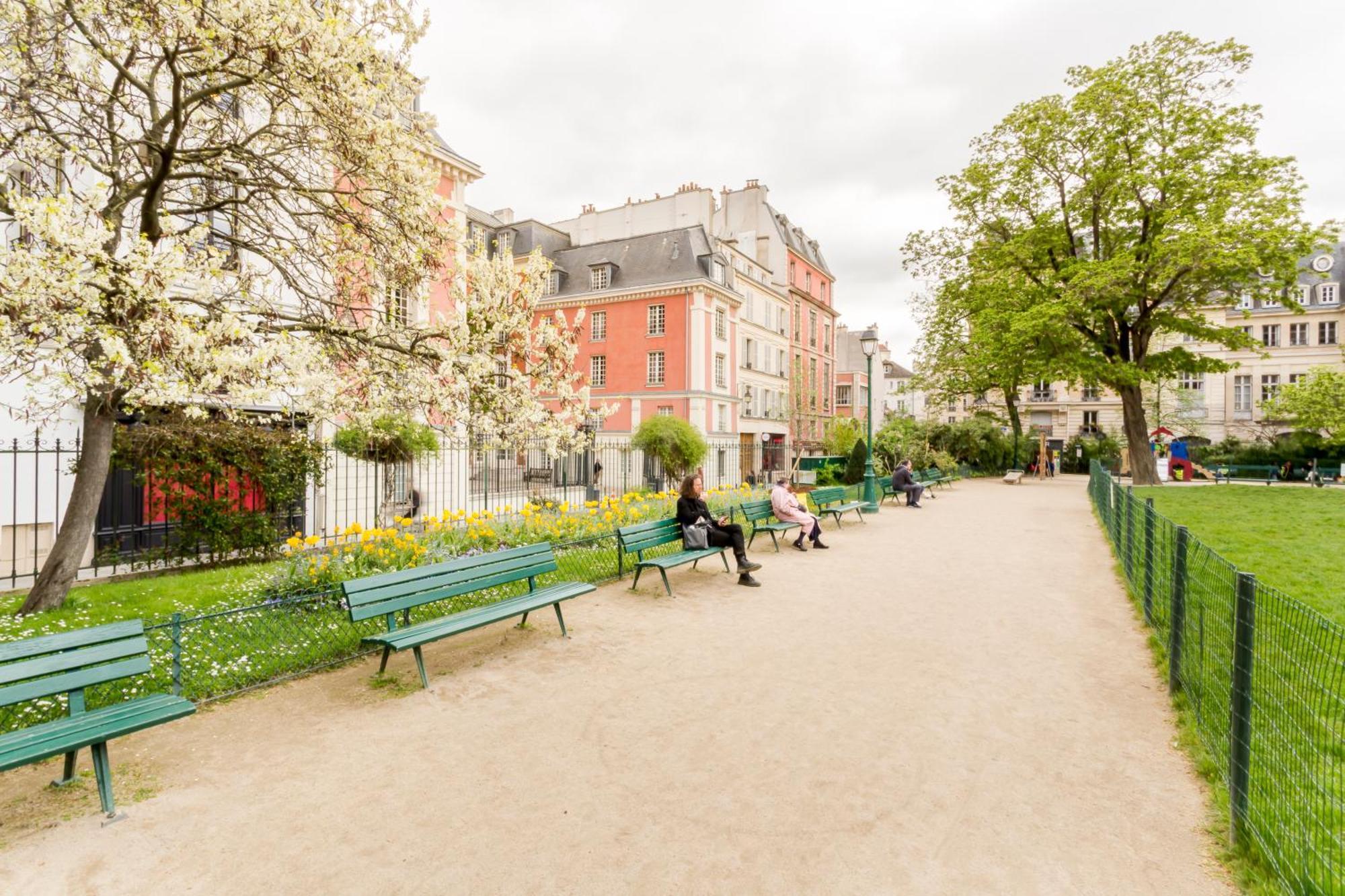 Marais Place Des Vosges Sevigne Parigi